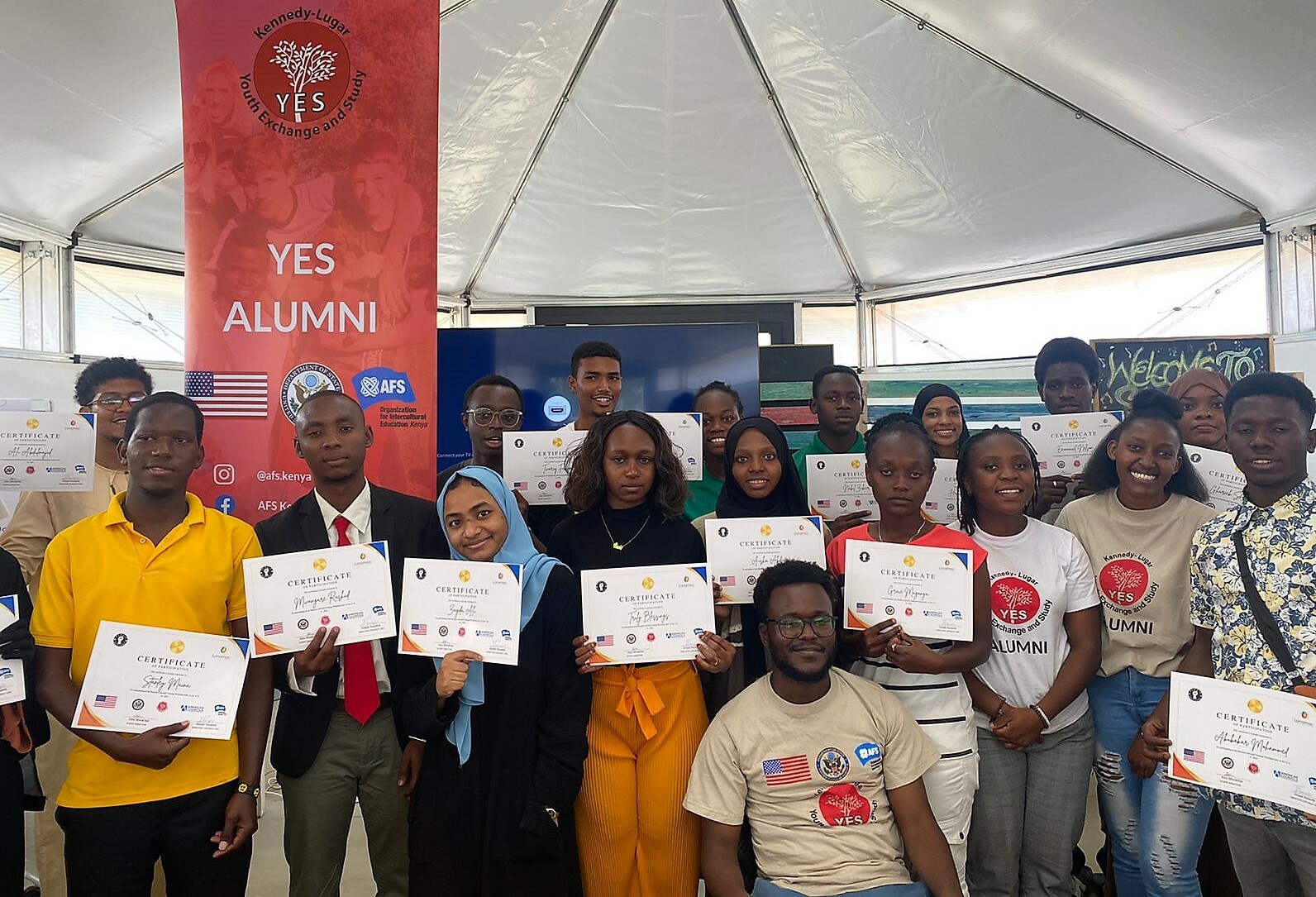 Group Photo Of Alumni And Participants With Their Certificates