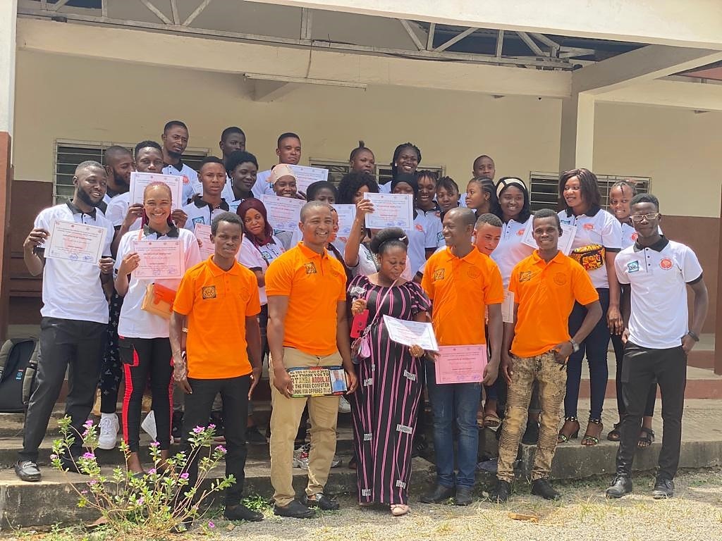All the workshop participants with their certificates. The workshop organizers wear bright orange tshirts