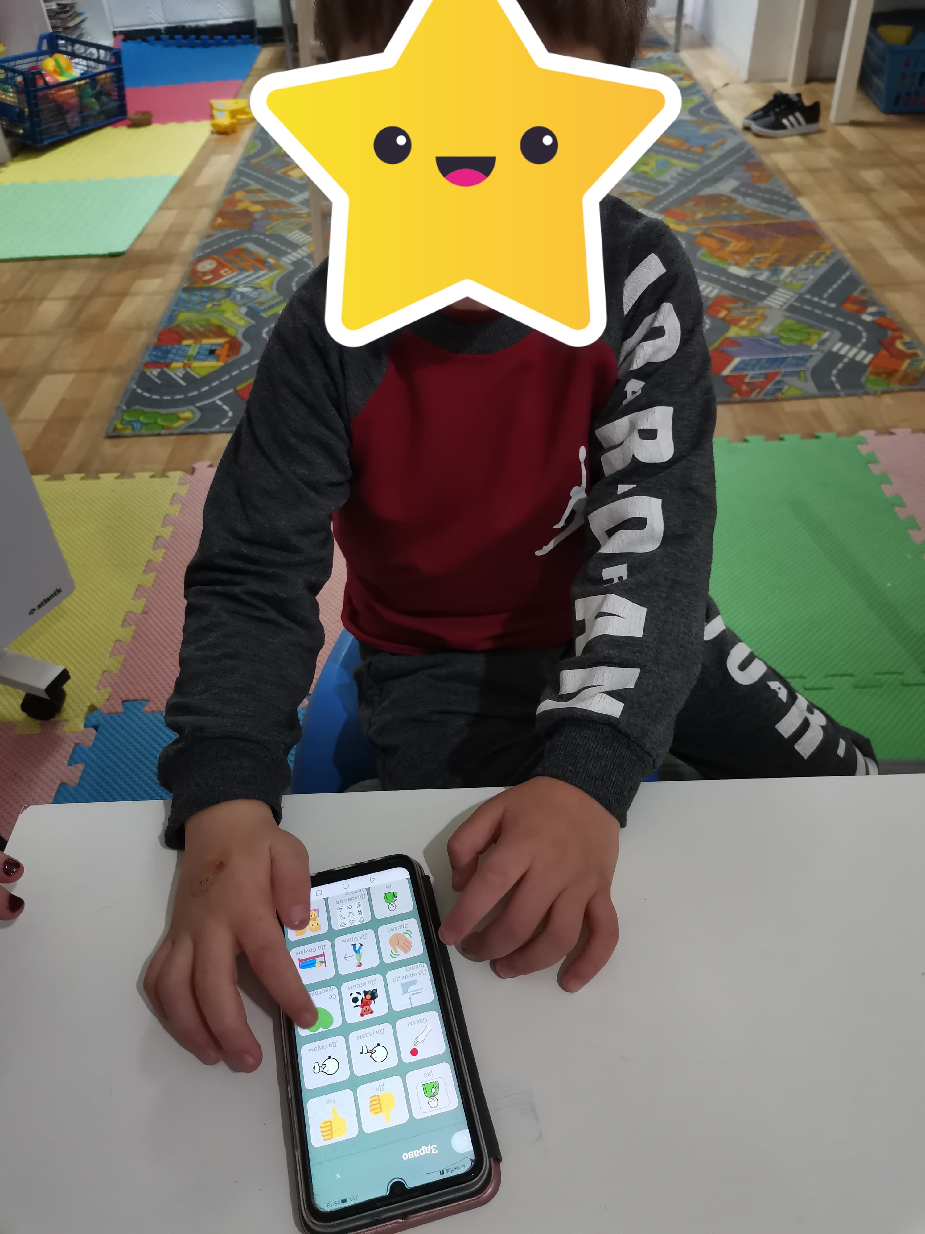 Petreski Child With Speech Difficulties Using Echo App