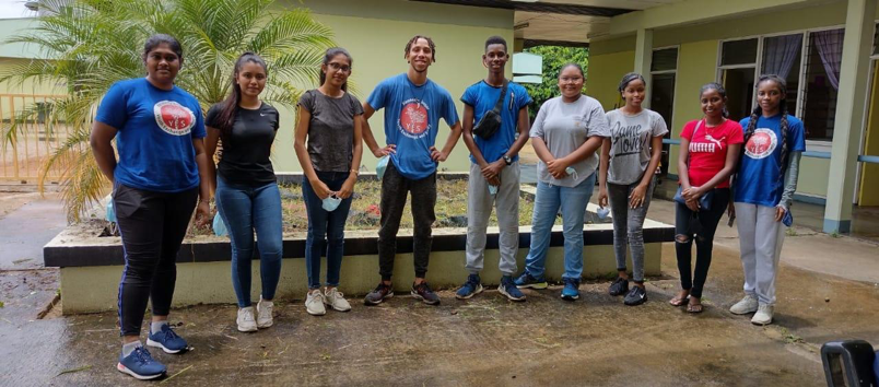 YES alumni and virtual program students in Suriname organized a clean up day for GYSD.