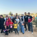 Group of alumni and children