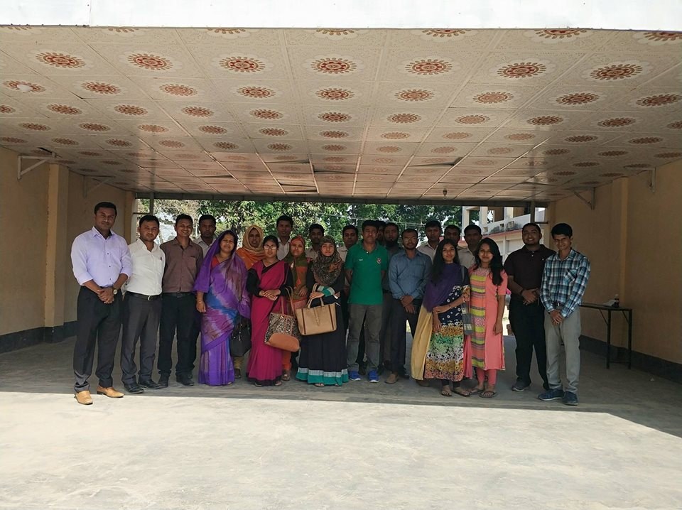 A group of teachers posing at a training workshop, led by YES alumni